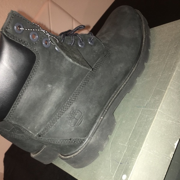 Suede black timbs size 9 - Picture 2 of 4